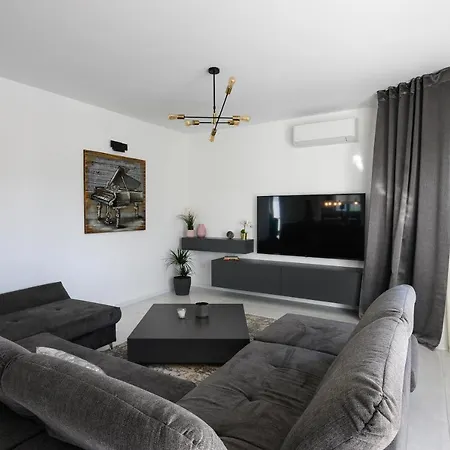 B4 Villa Dubrava (Sibenik-Knin)