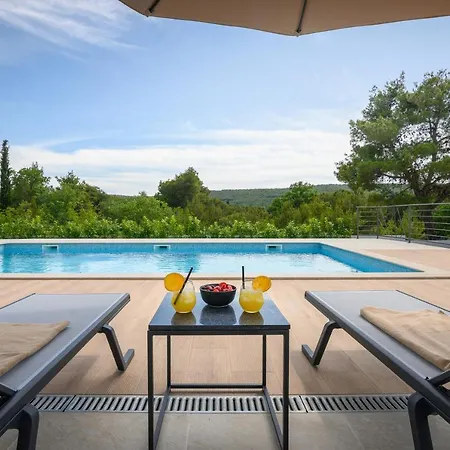 Villa B4 *