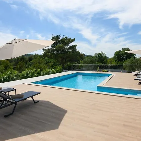 Villa B4 *