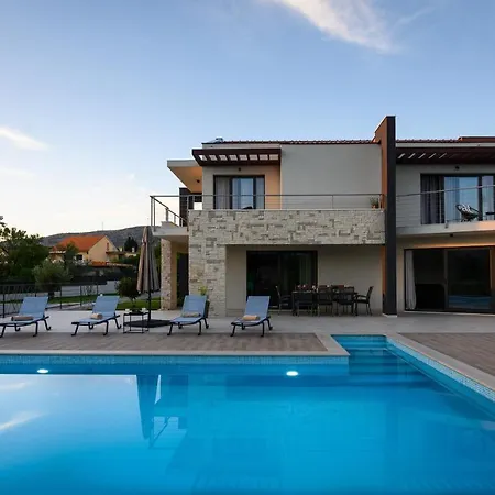 B4 Villa Dubrava (Sibenik-Knin)