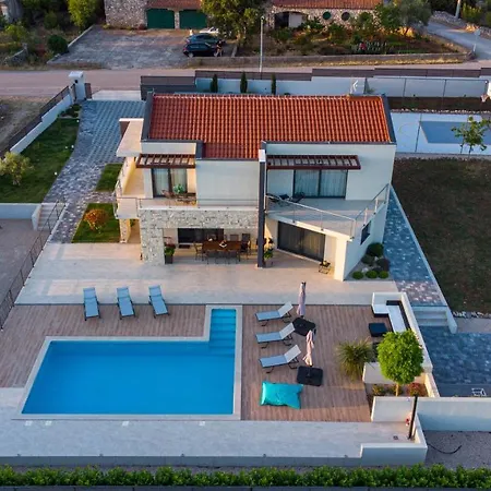 B4 Villa