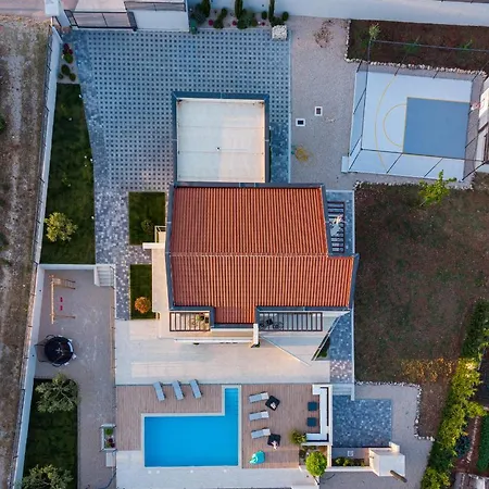 Villa B4 *