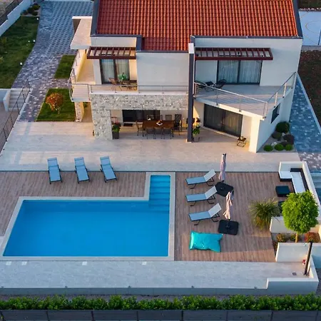 B4 Villa Dubrava (Sibenik-Knin)